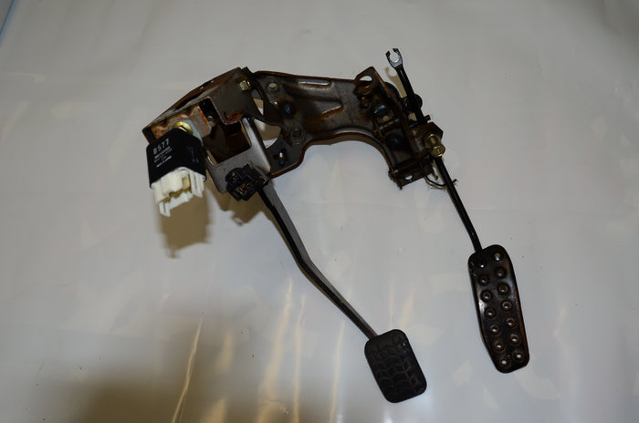 90-05 Miata Brake Pedal Throttle Assembly MANUAL [Used] - NA01-43-030