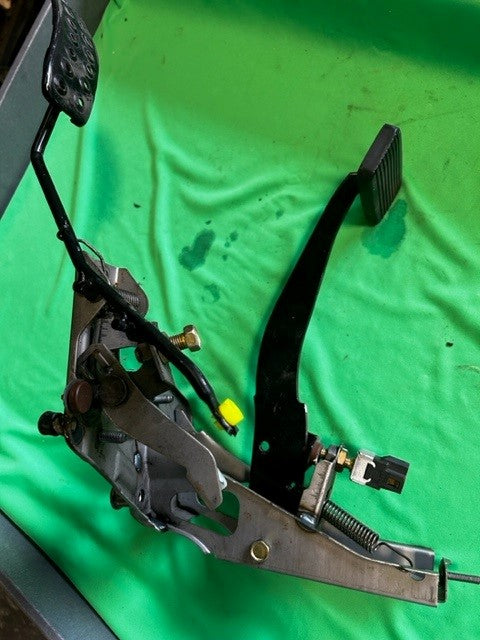 90-05 Miata Pedal Assembly AUTOMATIC Transmission [Used]- NA03-43-030