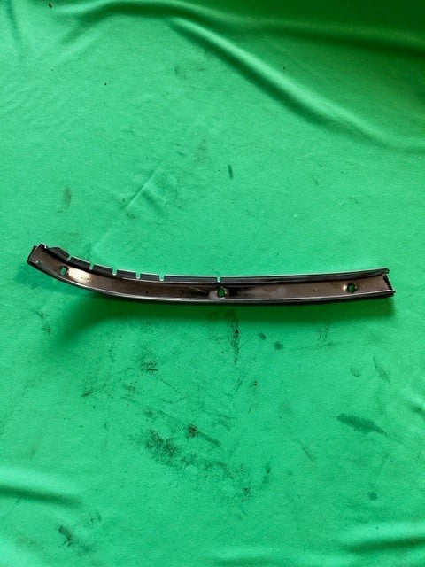 90-05 Miata Soft Top Side Weatherstrip Retainer R [Used] - NA01-R1-463