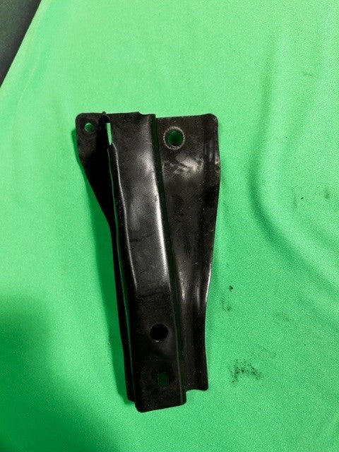 90-97 Miata Center Support Bracket [Used] - NA01-56-221B