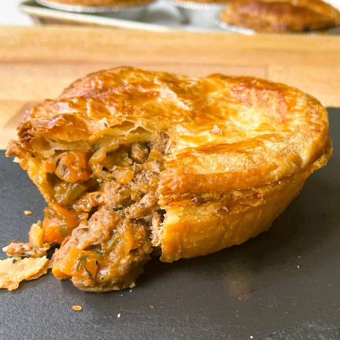 Jolly Posh Steak & Ale Pie: 10oz